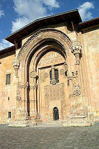 3267_200px-divrigiulucamiportal_2006.jpg
