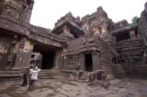 1207-ellora-caves-india-mouvncv Ellora Mağaralarının Tarihçesi - Hindistan