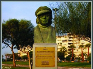 3574_karsiyaka-sahilinde-attila-ilhan-bustu