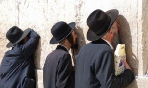 5312_aglama_duvari