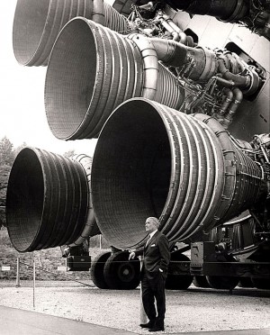 5376_640px-s-ic_engines_and_von_braun