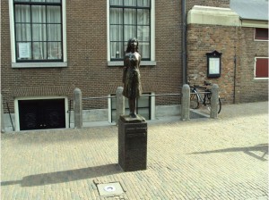 5631_6011793-statue_of_anne_frank_near_the_anne_frank_huis_amsterdam