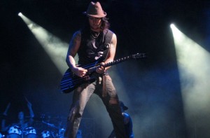 5698_synyster_gates_live_by_blackattack