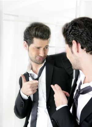 5800_119924710-thinkstock-erkekler-narsis-kendini-begenmis-sevgili-iliski-glr