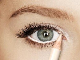 Beyaz Göz Kaleminin Makyajda Kullanım Şekilleri