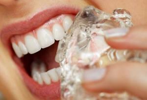 6535_chewing-ice