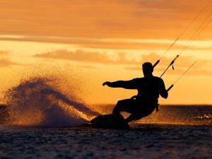 6662_kitesurfing