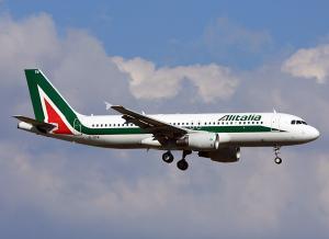 Alitalia_Airbus_A320_(EI-DTM)