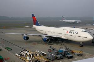 Delta_Air_Lines_Boeing_747-400_KvW