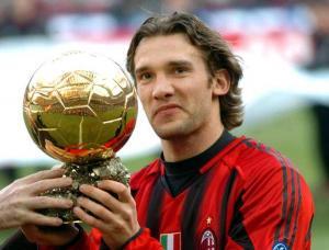 Andriy SHEVCHENKO - Milan AC /Lecce - 06.01.2005 - Calcio - FOOT FOOTBALL - hauteur illustartion ballon d or trophee attitude pose portrait chevtchenko shevtchenko chevchenko shevchenko Garofalo Alessandro/ Alfa