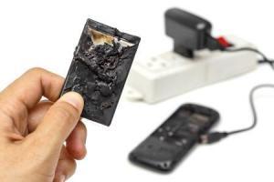 8368_450-488253084-phone-battery-explodes