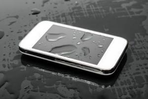 8368_450-490668378-wet-smartphone