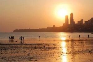 8392_450-137423602-chowpatty-beach