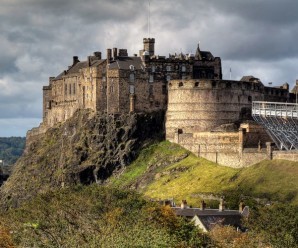 İskoçya'nın Simgesi; "Edinburgh Kalesi"