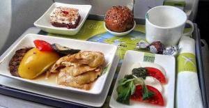 Uçakta Yiyeceklerin Lezzetleri Neden Farklıdır?