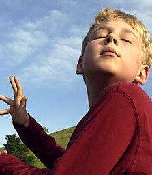 Stimming Nedir, Türleri, Nedenleri ve Tedavileri Nelerdir?