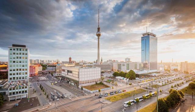Alexanderplatz: Berlin'in Kentsel Yaşamının Canlı Merkezi
